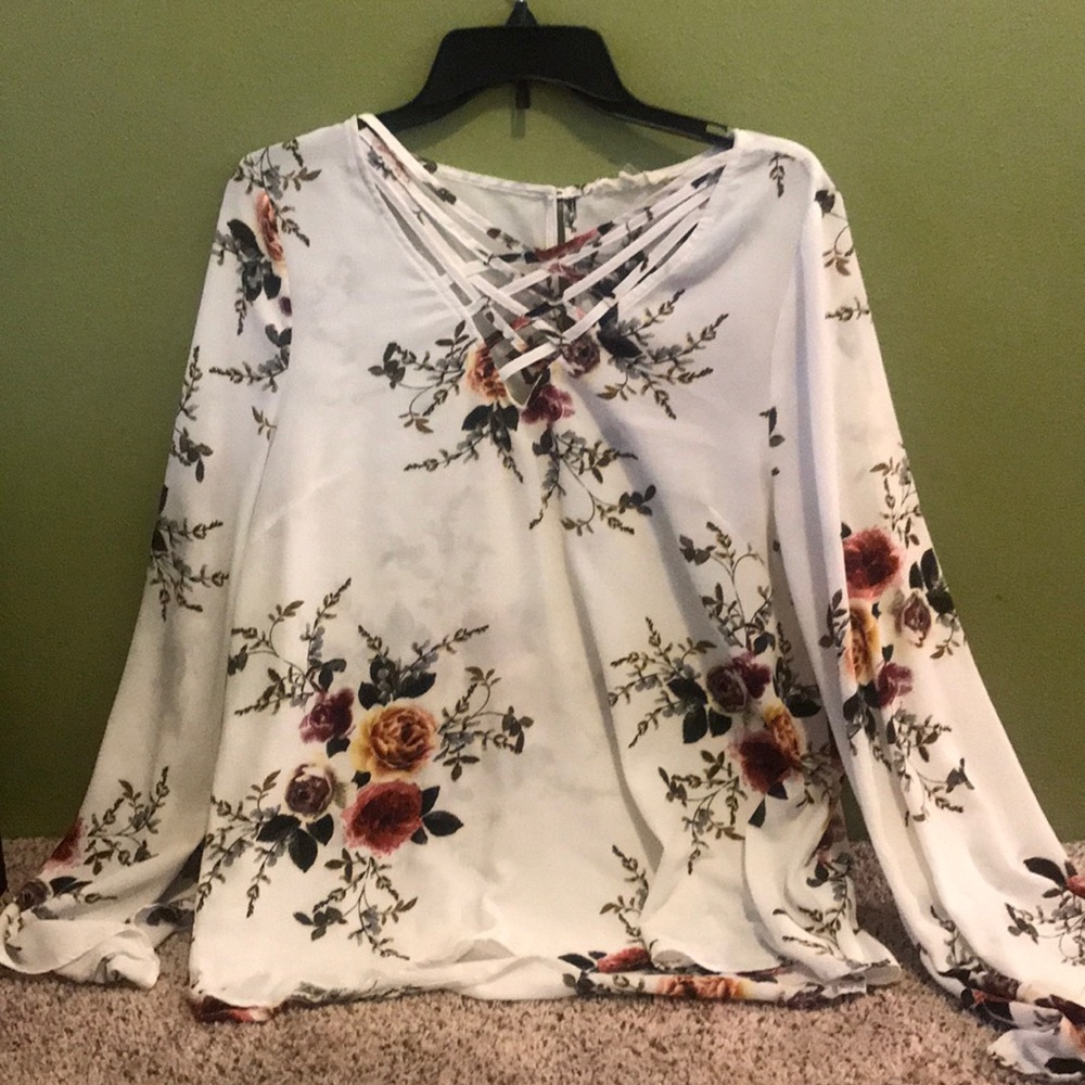 Cute floral flowy top